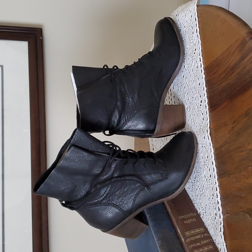 Steve Madden booties size 6